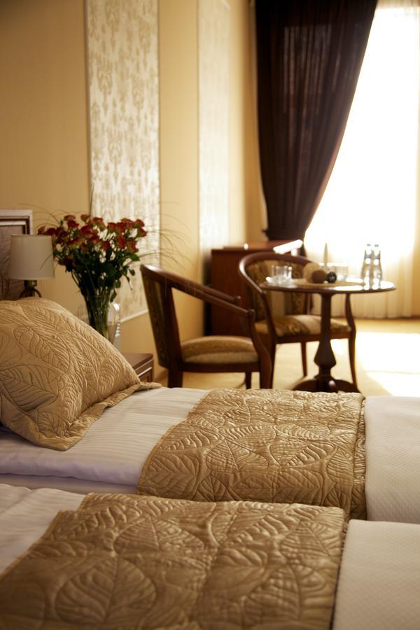 Dioskuria Hotel 수쿰 외부 사진